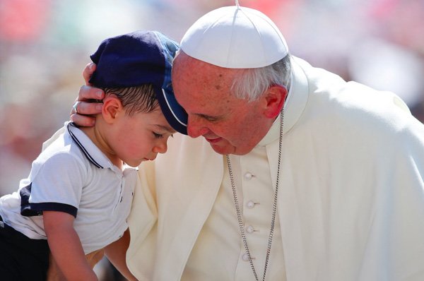 Las Críticas contra el Papa